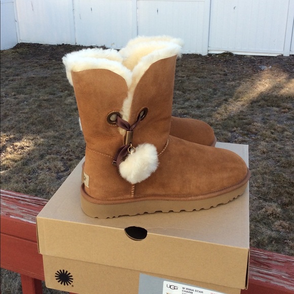 UGG W IRINA STAR CHARM - Picture 3 of 6